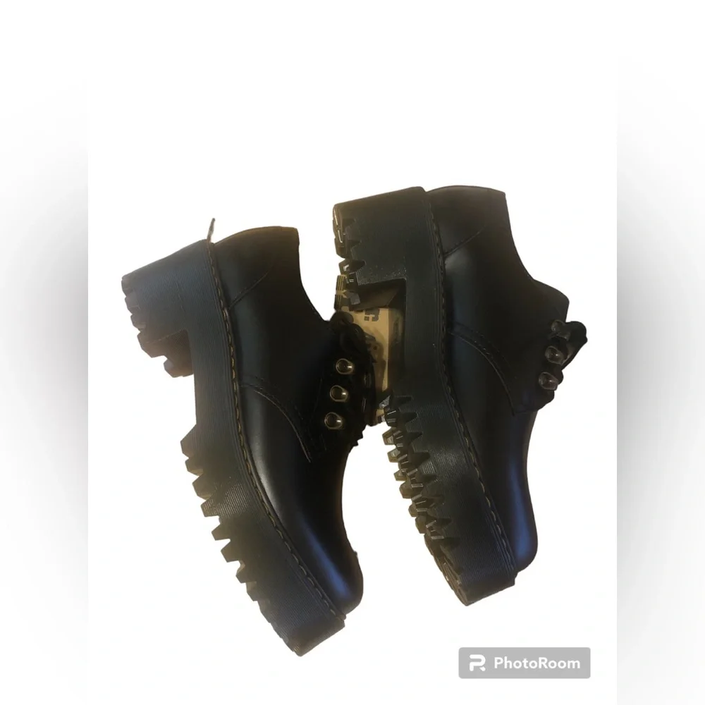Dr.Martens Leona Lug Sole Platform Derby